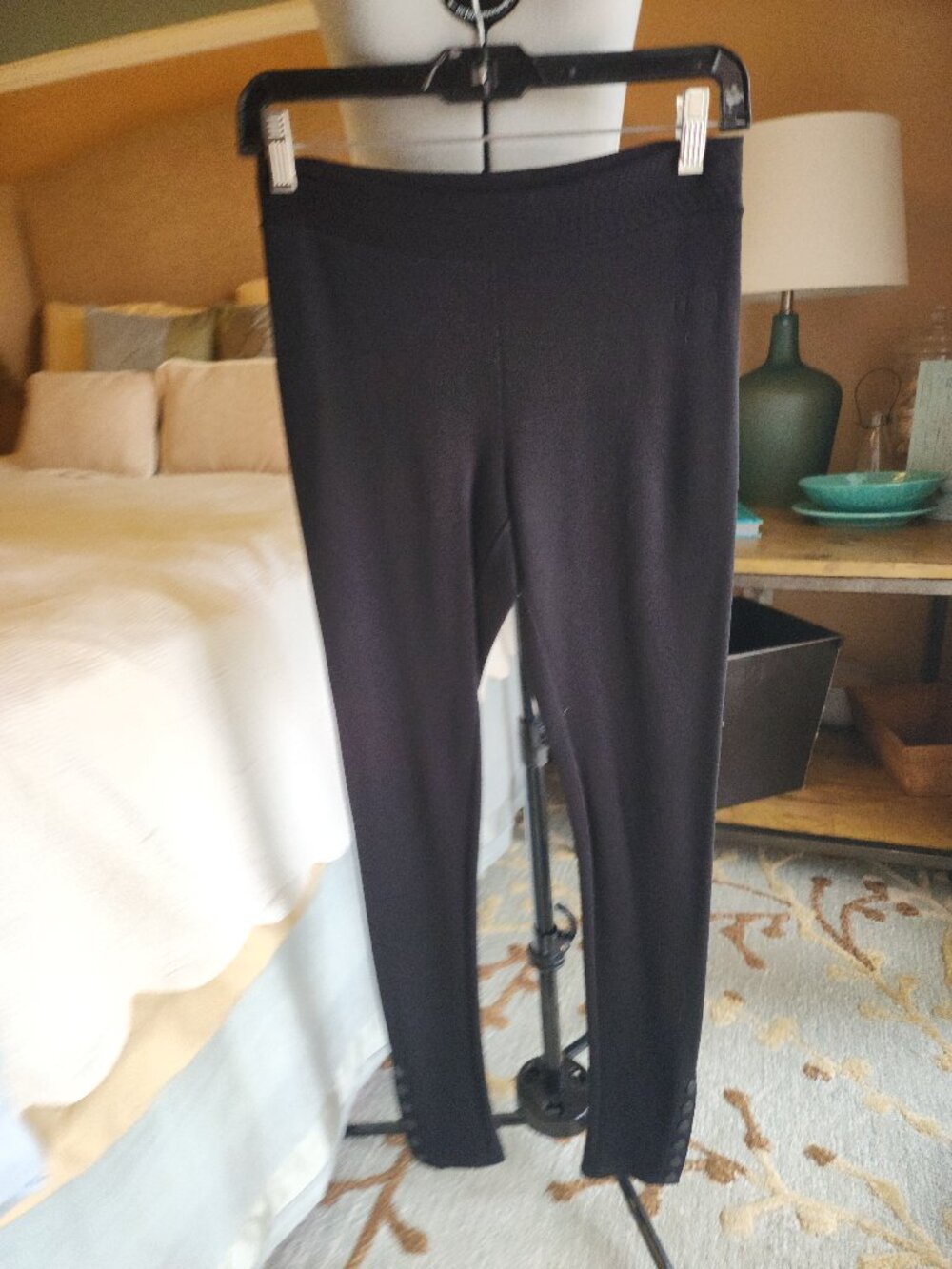 Alice + Olivia Stretch Ponte Snap Button Ankle Leggings Black S/P Gently Worn